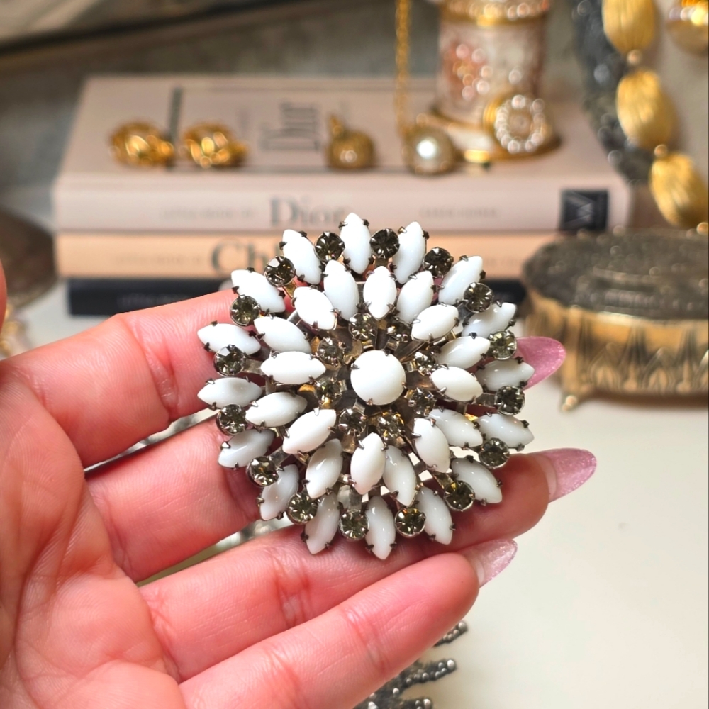 JUDY LEE? Unsigned Milk Glass Floral Shaped Brooch.